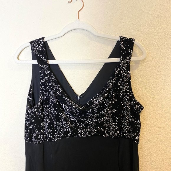 Alex Evenings Sleeveless V-Neck Chiffon Maxi Gown Dress Black 16 - Picture 2 of 6